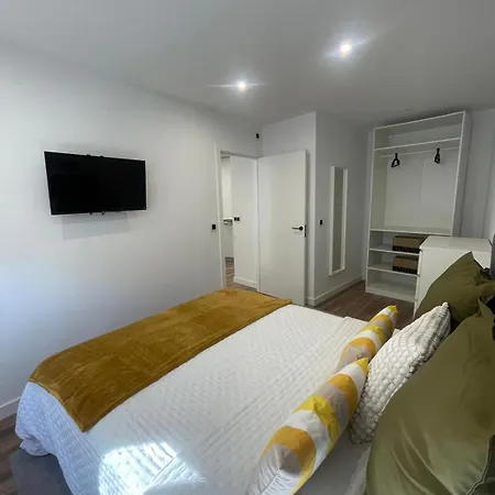 Valentina Sálvora *